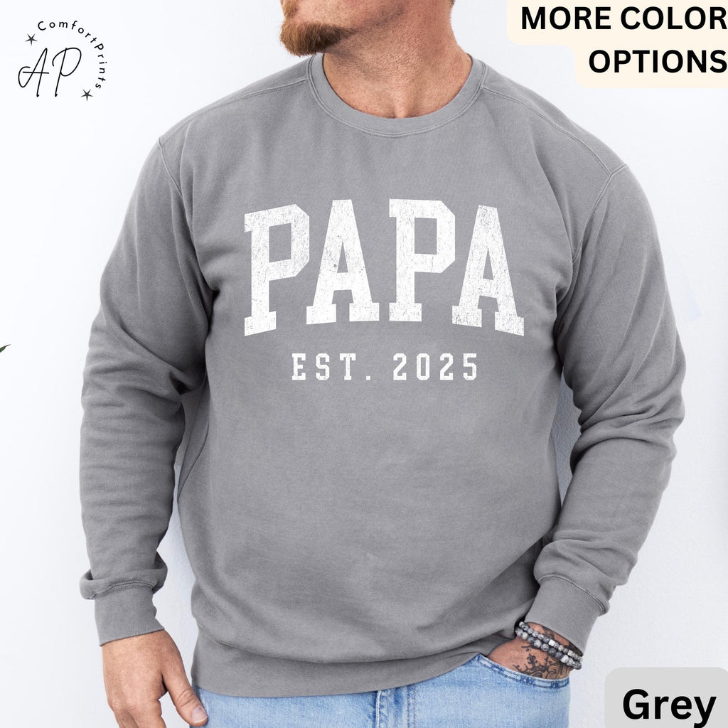 Papa Est Comfort Colors® Sweatshirt, Gifts for Dad Sweater, Promoted To Dad Hoodie, Pregnancy Reveal Father, Gift for Daddy