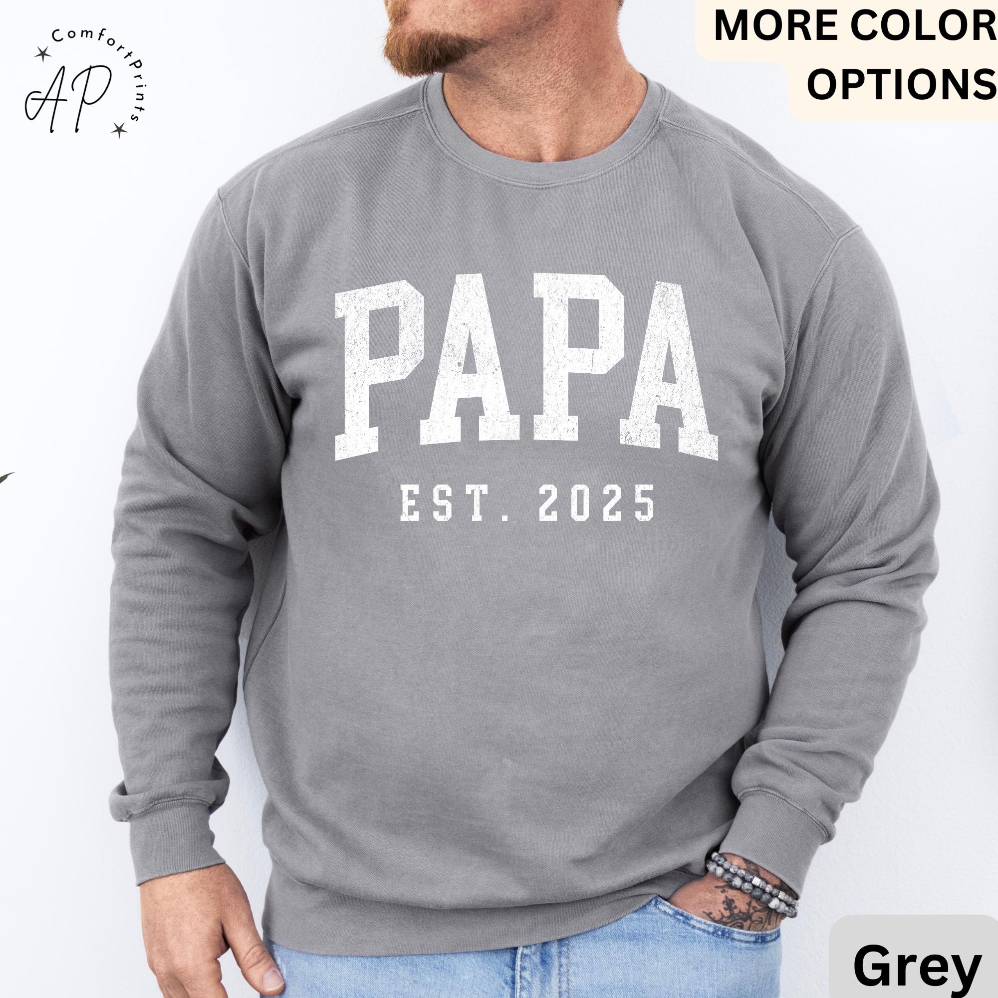 Papa Est Comfort Colors® Sweatshirt, Gifts for Dad Sweater, Promoted To Dad Hoodie, Pregnancy Reveal Father, Gift for Daddy