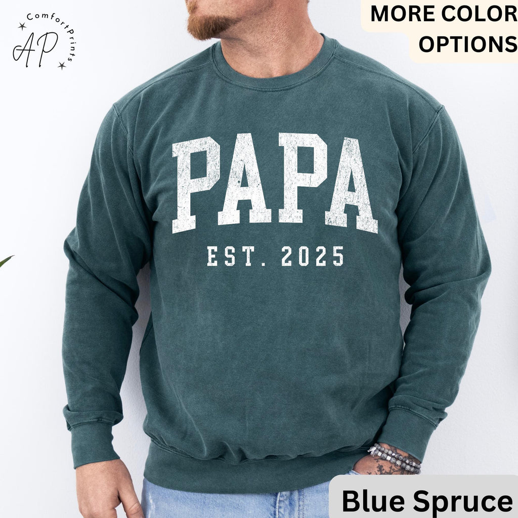 Papa Est Comfort Colors® Sweatshirt, Gifts for Dad Sweater, Promoted To Dad Hoodie, Pregnancy Reveal Father, Gift for Daddy
