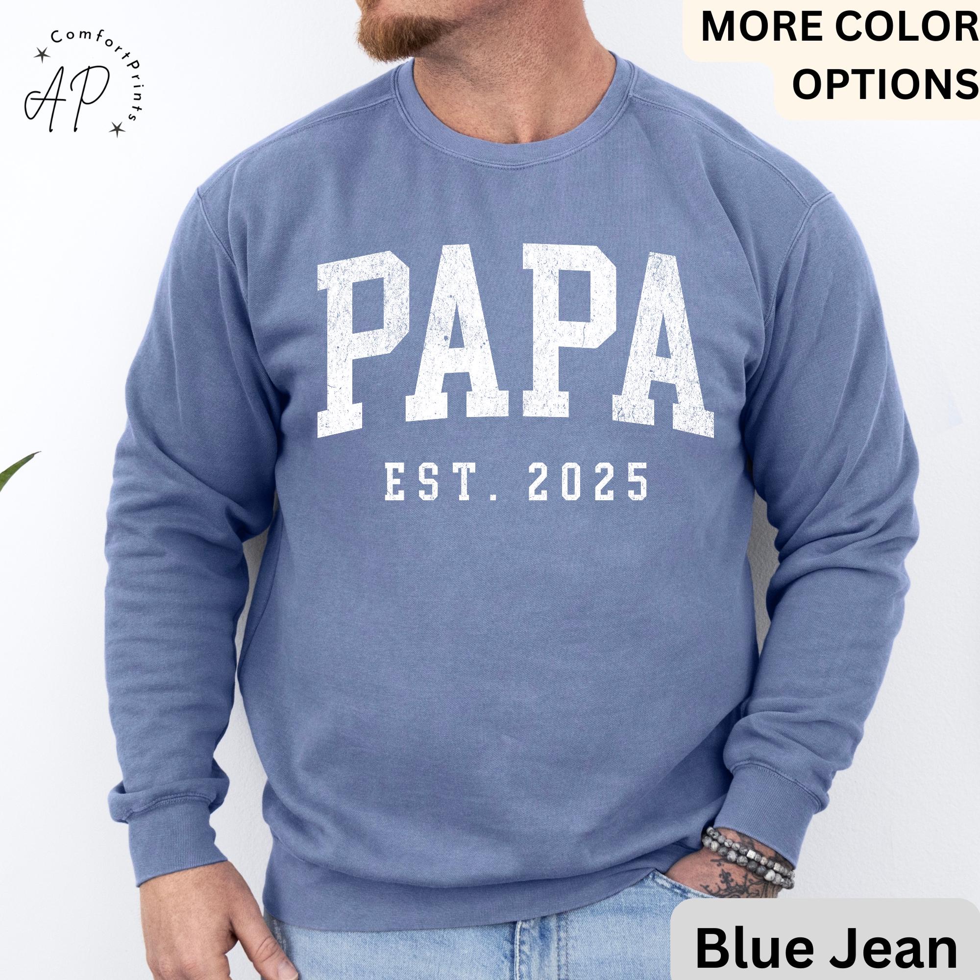 Papa Est Comfort Colors® Sweatshirt, Gifts for Dad Sweater, Promoted To Dad Hoodie, Pregnancy Reveal Father, Gift for Daddy