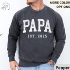 Papa Est Comfort Colors® Sweatshirt, Gifts for Dad Sweater, Promoted To Dad Hoodie, Pregnancy Reveal Father, Gift for Daddy